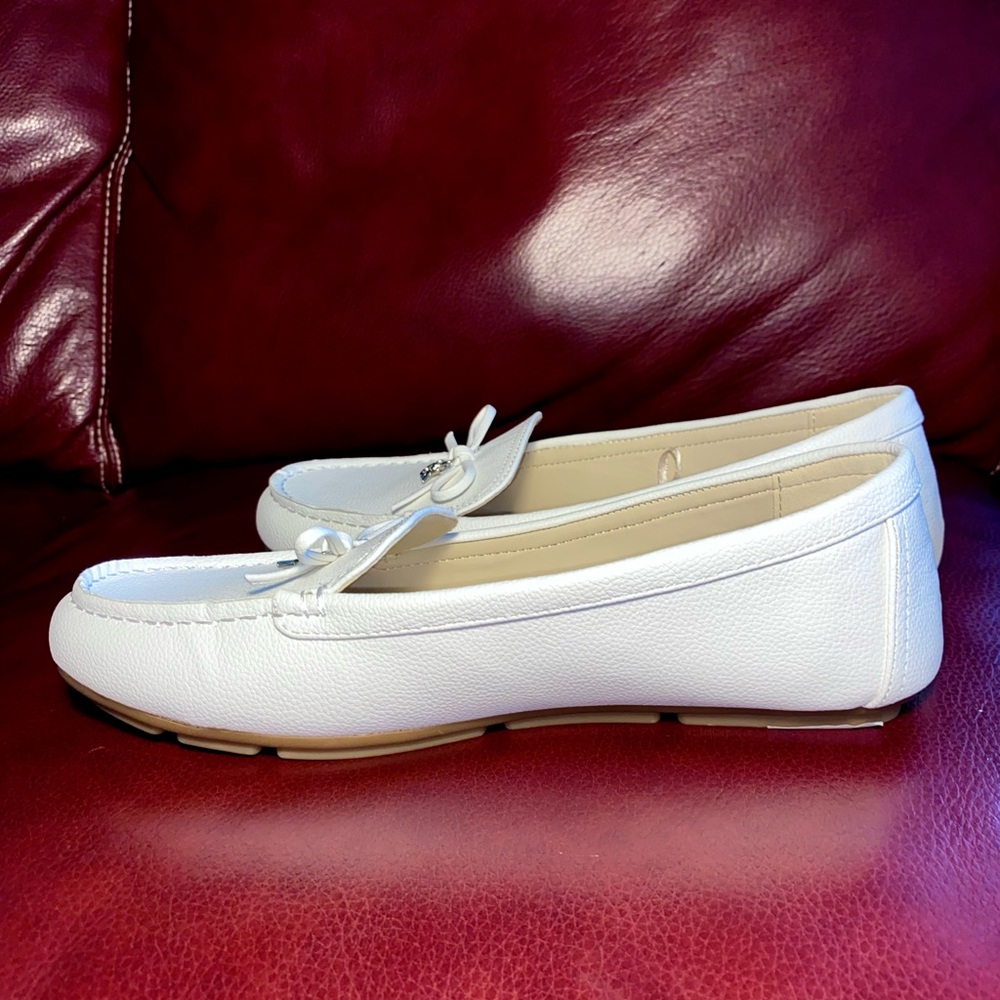 Calvin Klein Loafers Flat White with Bow Knot Charm Driving Moccasins - Picture 6 of 16